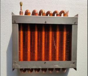 繁忙的廠房,正在制做冷凝器 蒸發(fā)器,換熱器